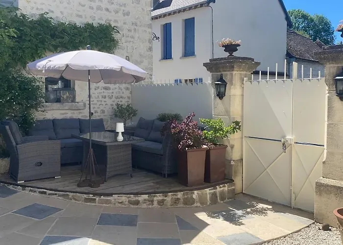 Maison Chaleureuse En Centre Village Avec Cheminee