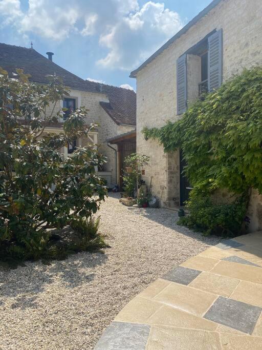 Maison Chaleureuse En Centre Village Avec Cheminee * Vezinnes
